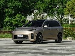 LI L9 livis 2026 — gold titanium