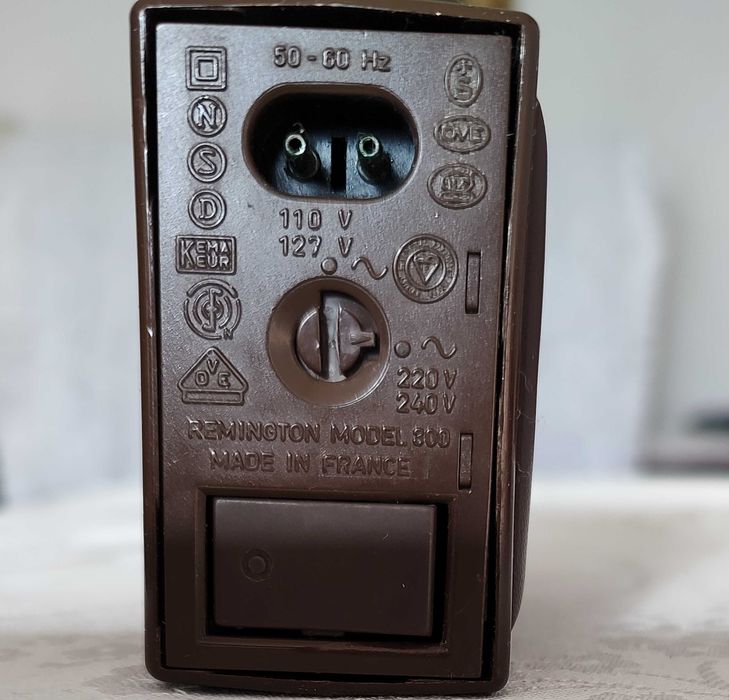 Продавам Ретро електрическа самобръсначка REMINGTON 300