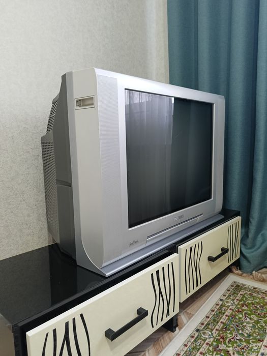 Телевизор, перде