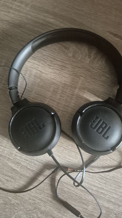 Casti JBL cu fir