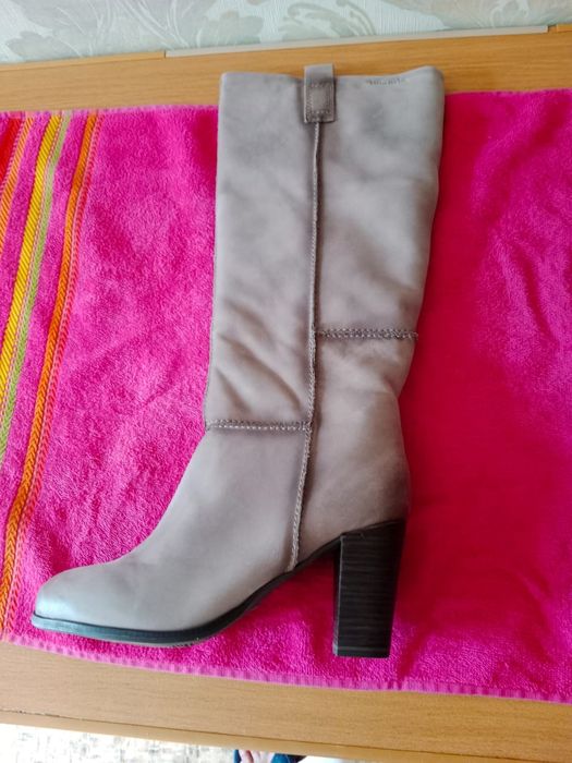 Продаю женские сапоги кожанные
