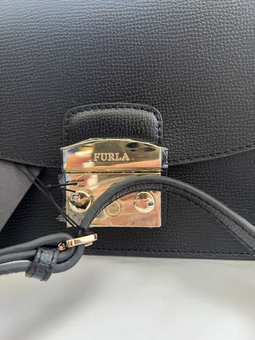 Furla Metropolis M Crossbody.Със сериен номер,етикети