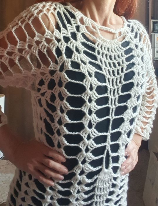 Rochiță croşetată manual