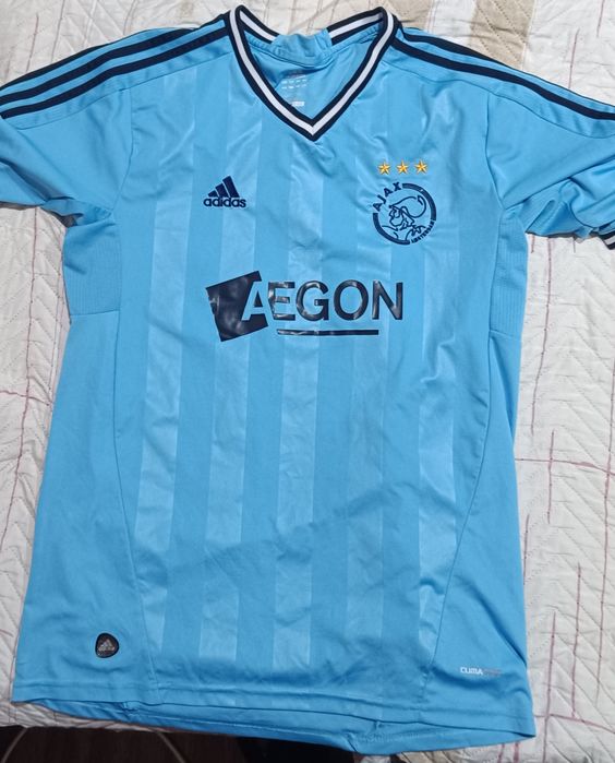 Продавам футболни тениски