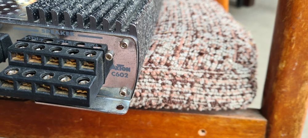 Vând stație auto marca Axton