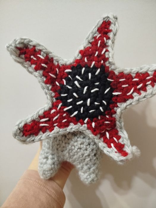 вязанная игрушка демогоргана