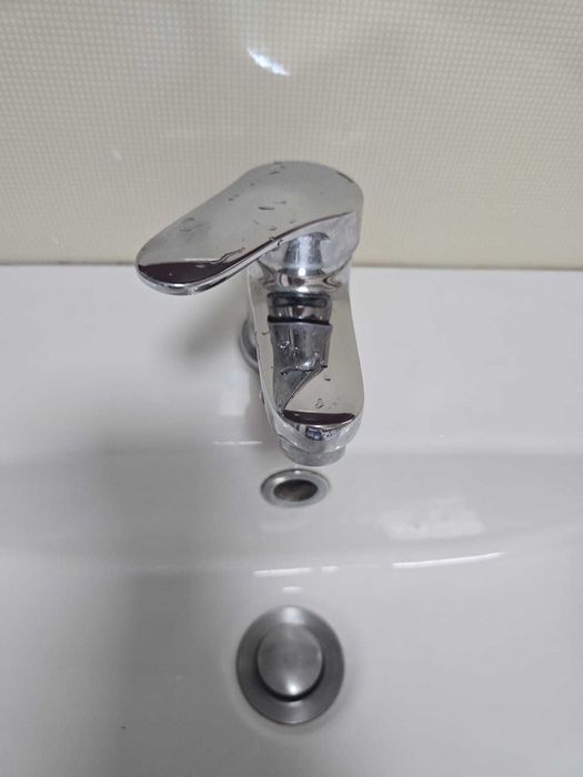 Chiuveta baie suspendata + baterie + dop – stare foarte buna