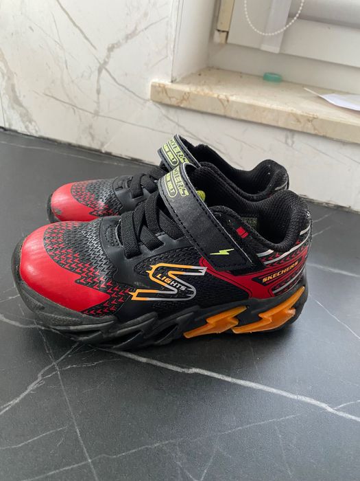 Adidași Skechers mărimea 26