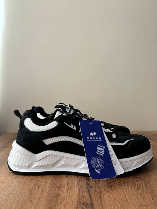 2 пары Кроссовок