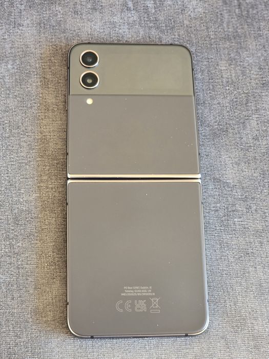 Samsung Galaxy Z Flip 4 – 256GB, Graphite