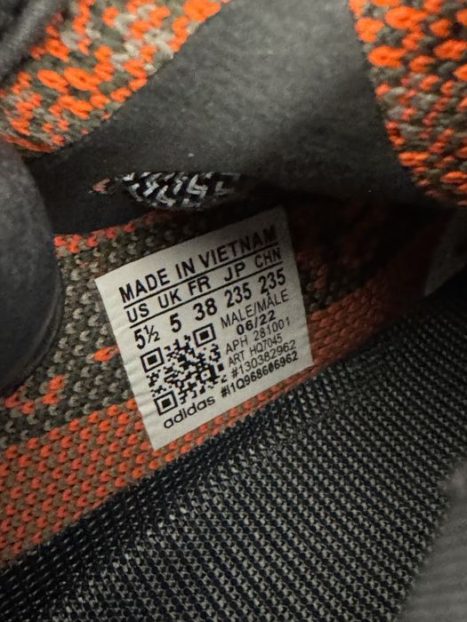 Yeezy 350 v2 Beluga Carbon Pk Premium