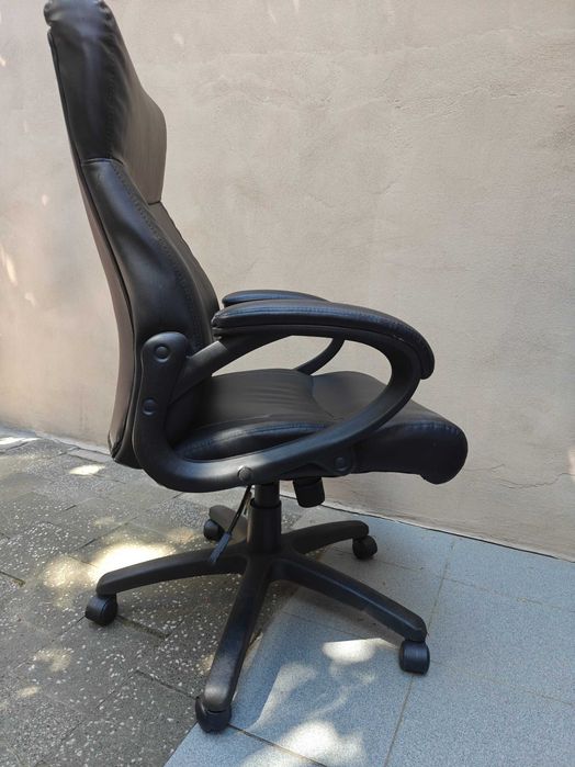 Scaun de birou executiv negru