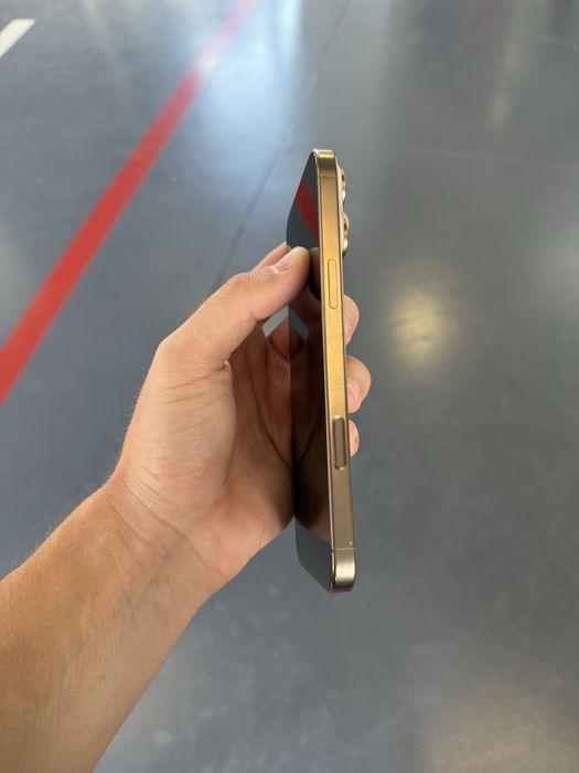 Vand iPhone 16 Pro Max impecabil