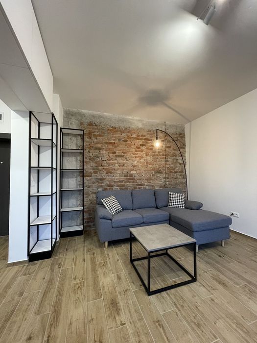 син диван с лежанка