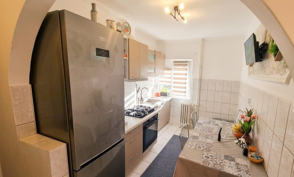 3 Camere I Rogerius | Etaj 2 | Renovat Complet & Izolat | Mobilat Parțial
