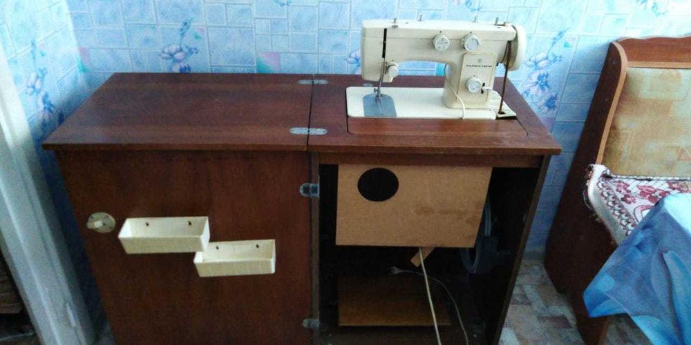 Машинки швейные ножные