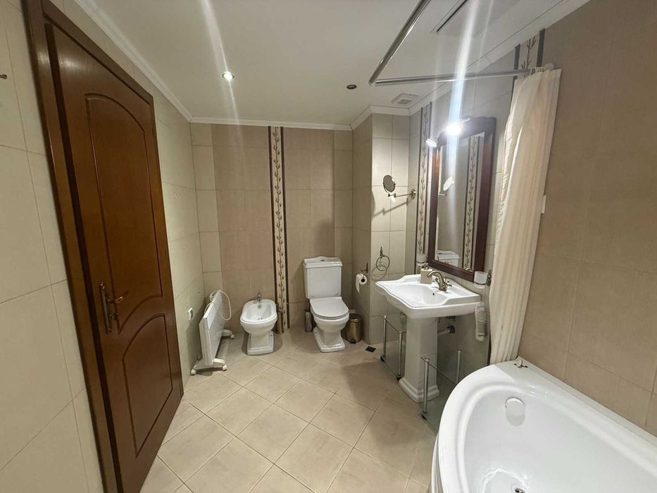 Дава се под наем Двустаен апартамент в Варна, Младост 1 - 100 кв.м за 1495.83 € - Снимка #9