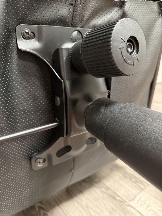 Офисное кресло кожаное