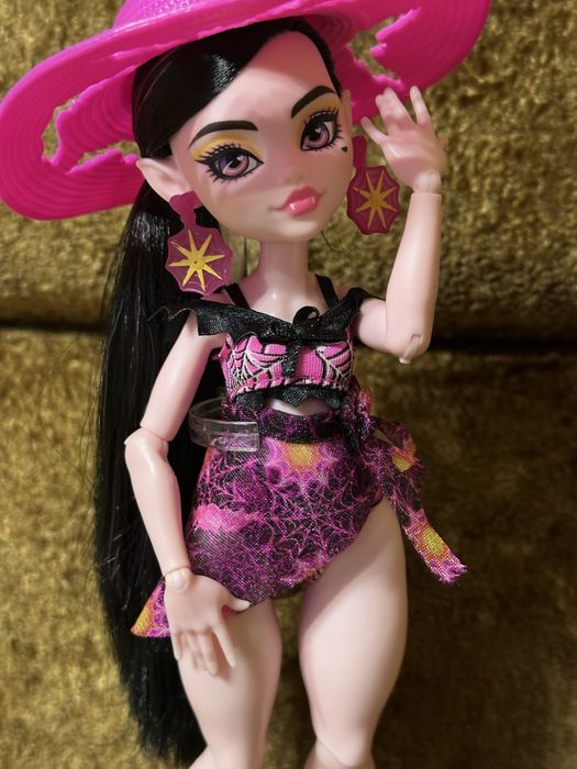 Монстер хай Дракулаура