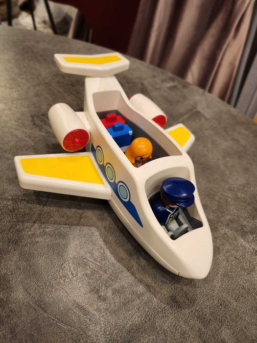 Игрушечный самолёт