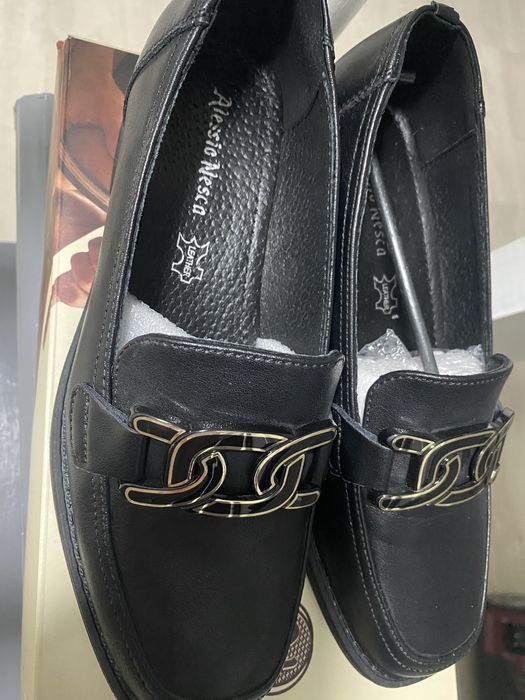 Женские черные лоферы 37 размера