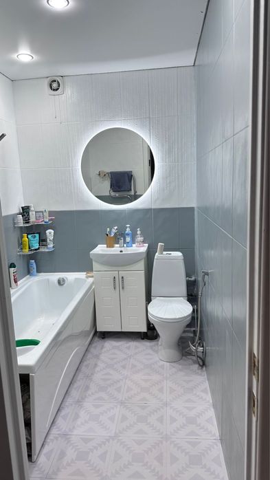 Продам трехкомнатную район кольца