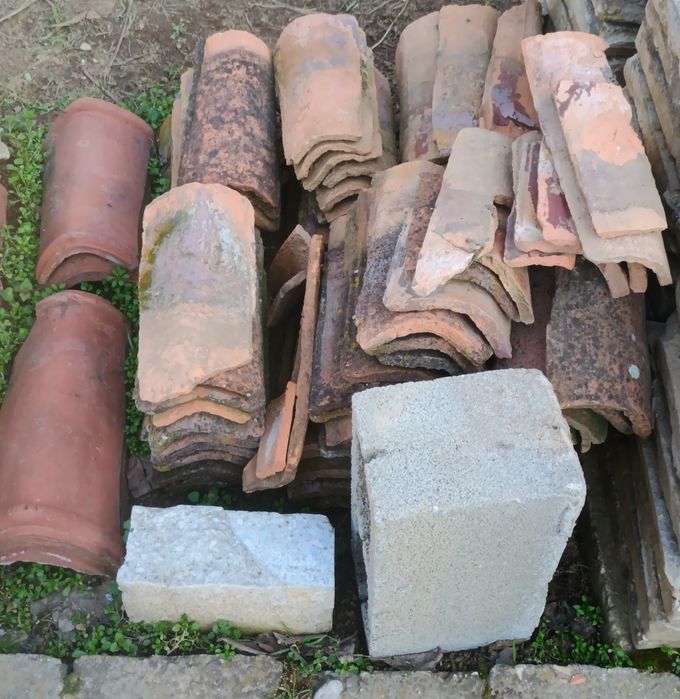 Бетонни Диреци Колове. Тухли Единички. Цигли