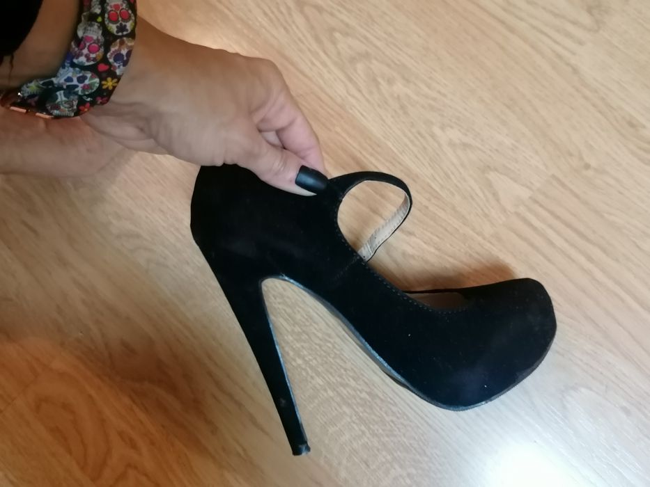 Pantofi negri cu toc