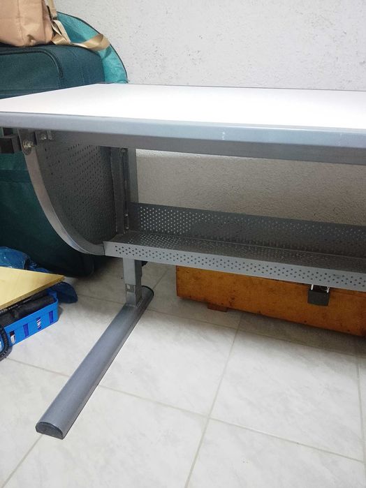 Ученическо бюро с малки забележки