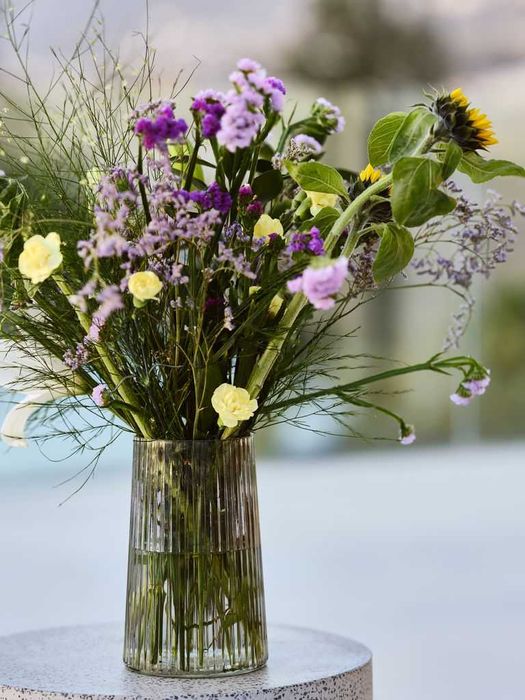 Прозрачна ваза (налична от сиво и зелено стъкло)