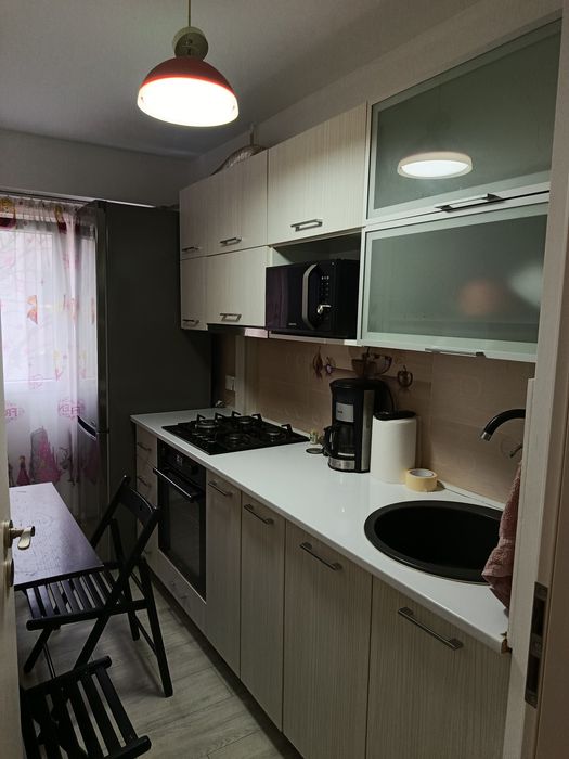 Închiriez apartament cu 3 camere