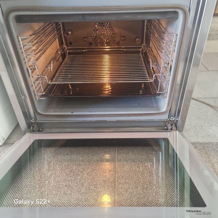 Комплект фурна и плот за вграждане MIELE