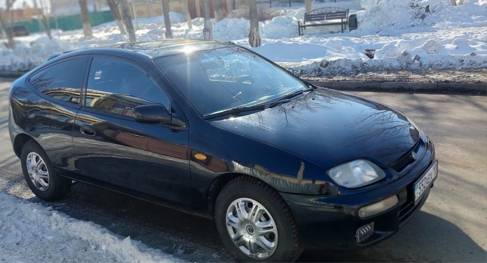 Продам автомобиль Mazda 323