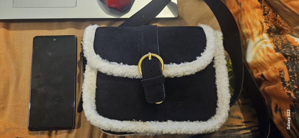 Малка чанта  .  .