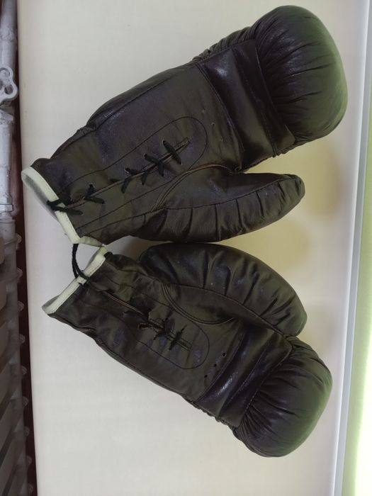 Продам  перчатки боксерские  кожа.