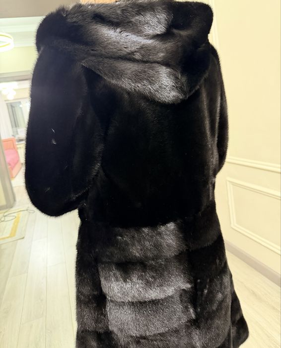 Продам шубу норковую новая