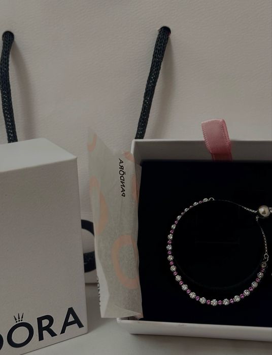 Pandora гривна с камъни