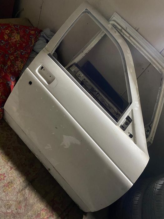 Приора дверь правый перед зад