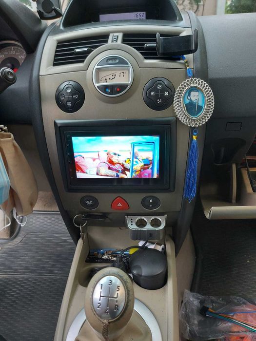 Navigatie GPS Android Renault Megane Waze YouTube Wifi Bluetooth USB