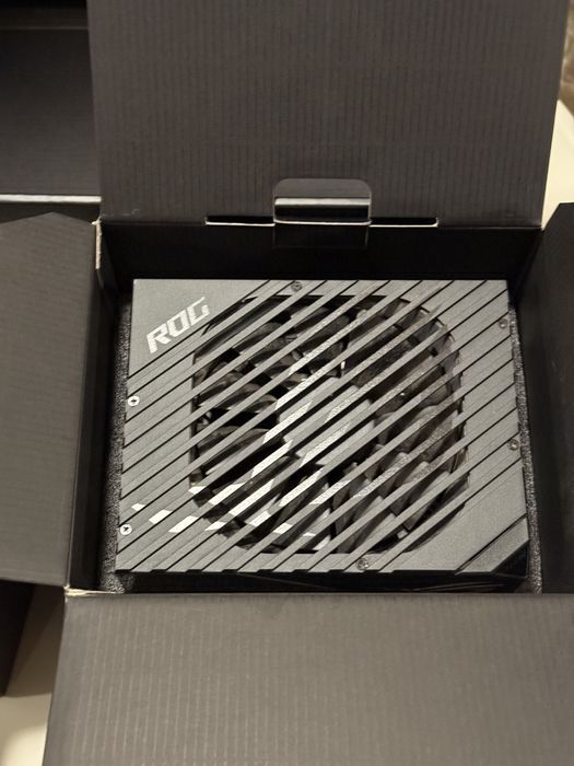 Захранване ASUS ROG-THOR-1200P ROG Thor 1200W Platinum Aura OLED