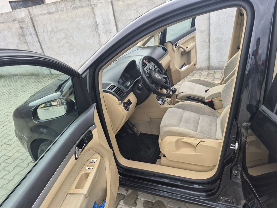 Volkswagen Touran (2004) – 1.9 TDI, 5 Locuri, Motor 160.000 km
