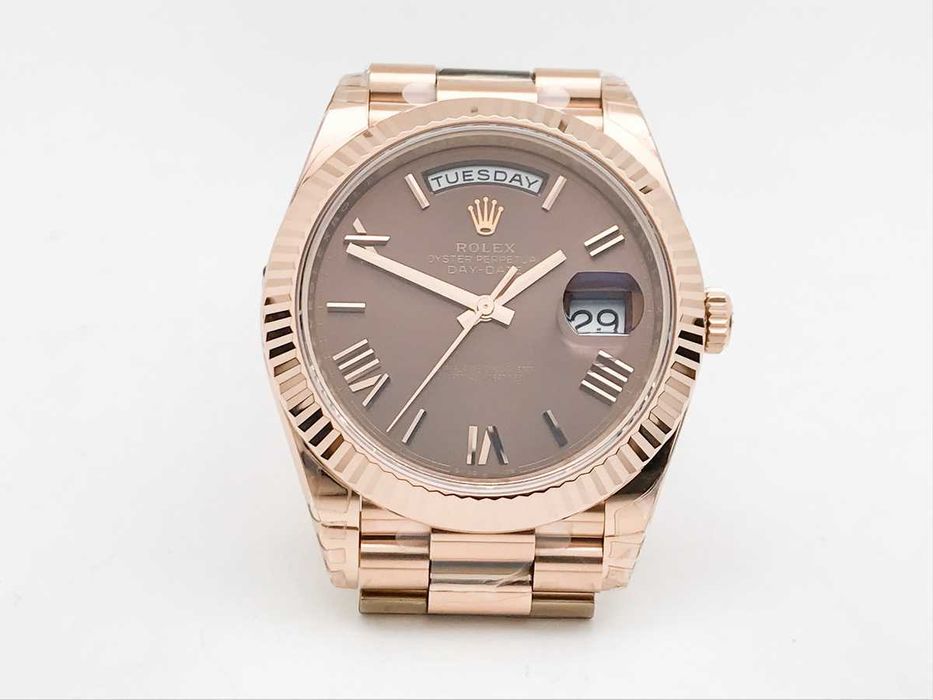 Rolex Day-Date 40 — розово злато, Roman Dial, President гривна — реални снимки