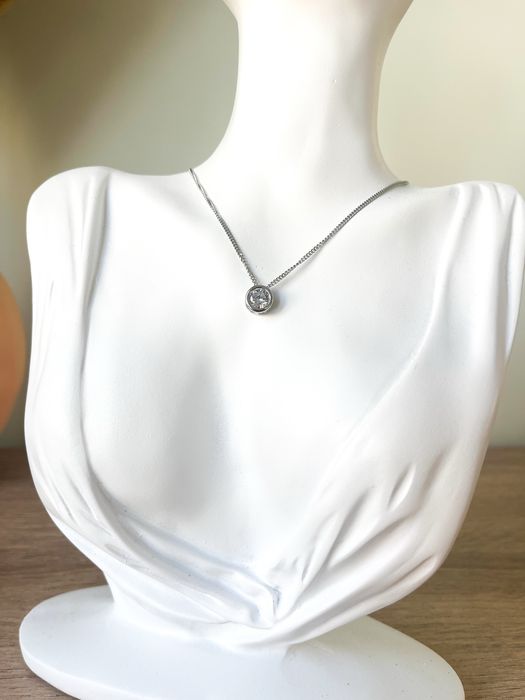 Колие от неръждаема стома с цирконий