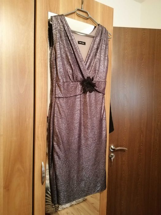 Vând rochițe elegante