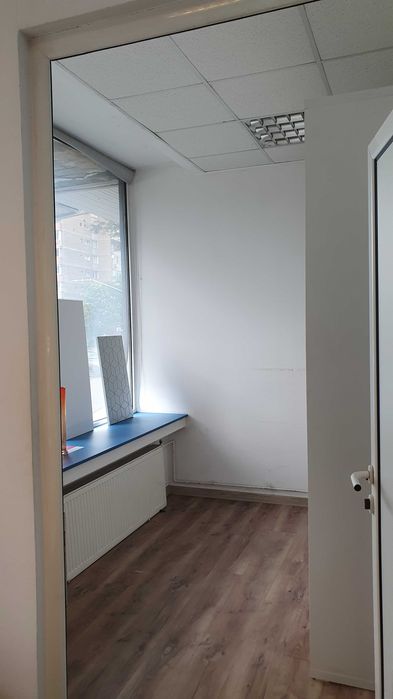 Vand spatiu comercial bd.Alexandru Vlahuta nr.36 vitrina 14m,sau inchirez.