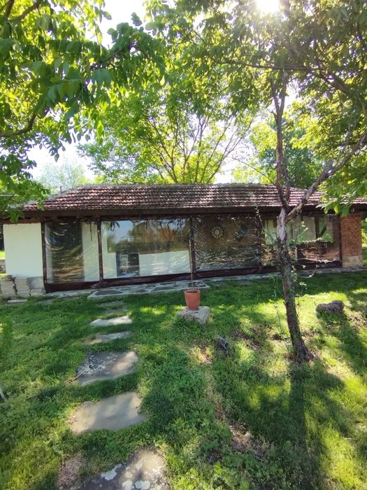 Продавам къща за гости