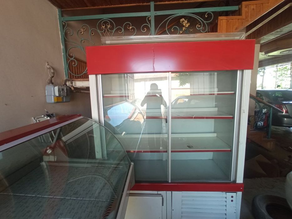 Витрина холодильниклар сотилади