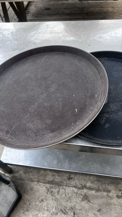 Подносы круглые из пластика и резины