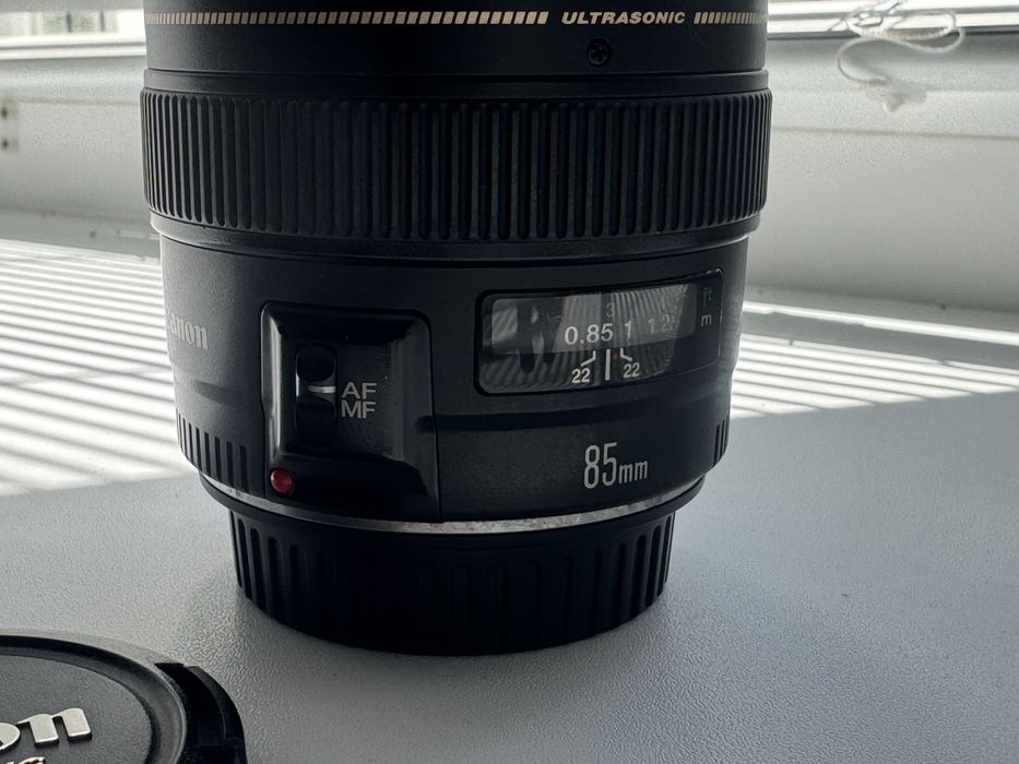 Объектив canon 85mm  1.8
