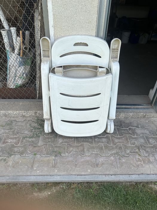 Лежаки для бассеина